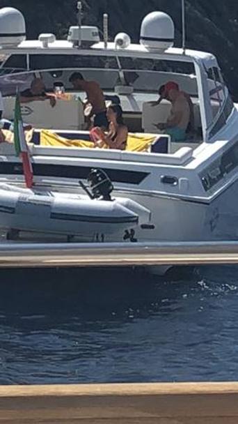 Lo yacht su cui hanno passato la giornata ADL e Ancelotti. RomaPress